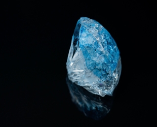 La fluorescence du diamant est-elle bonne ou mauvaise ?